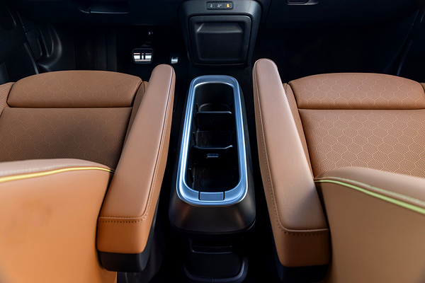 Volkswagen ID. Buzz Pro S 4MOTION LWB storage view