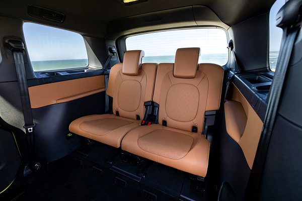 Volkswagen ID. Buzz Pro S 4MOTION LWB thridrowseats view