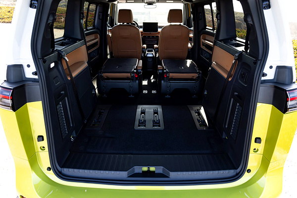 Volkswagen ID. Buzz Pro S 4MOTION LWB trunk view
