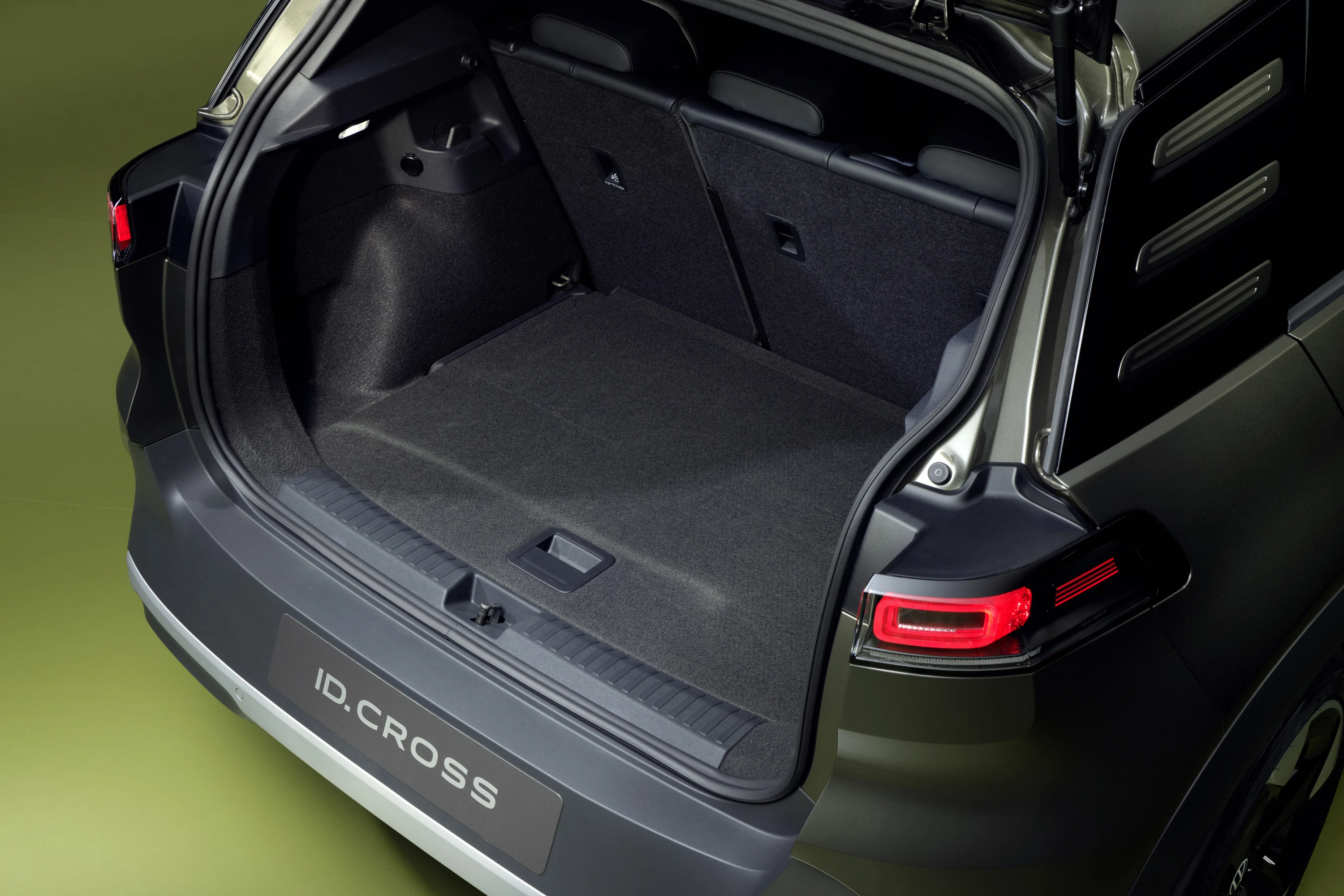 Volkswagen ID. Cross 155 kW trunk view