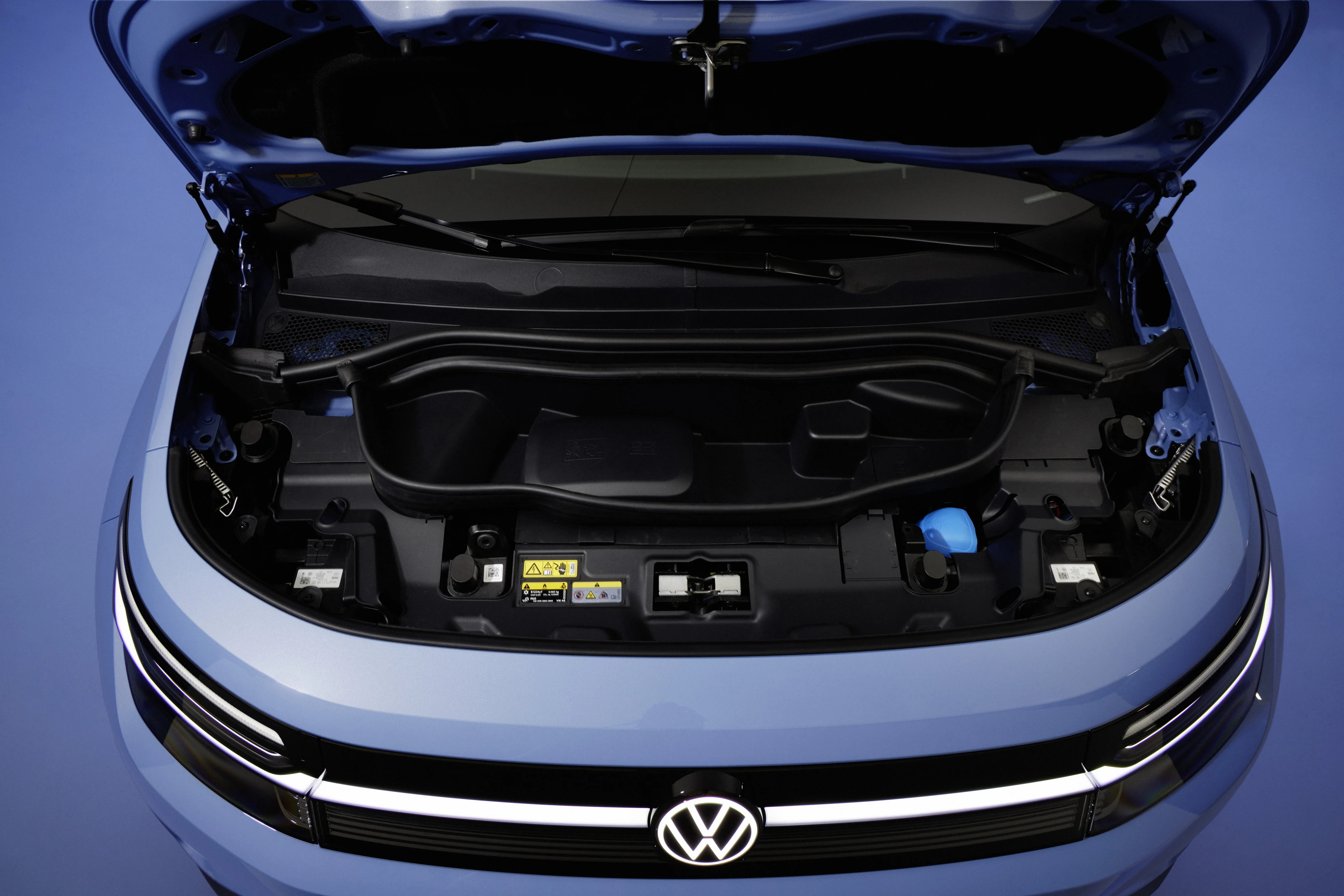 Volkswagen ID. Cross 85 kW frunk view