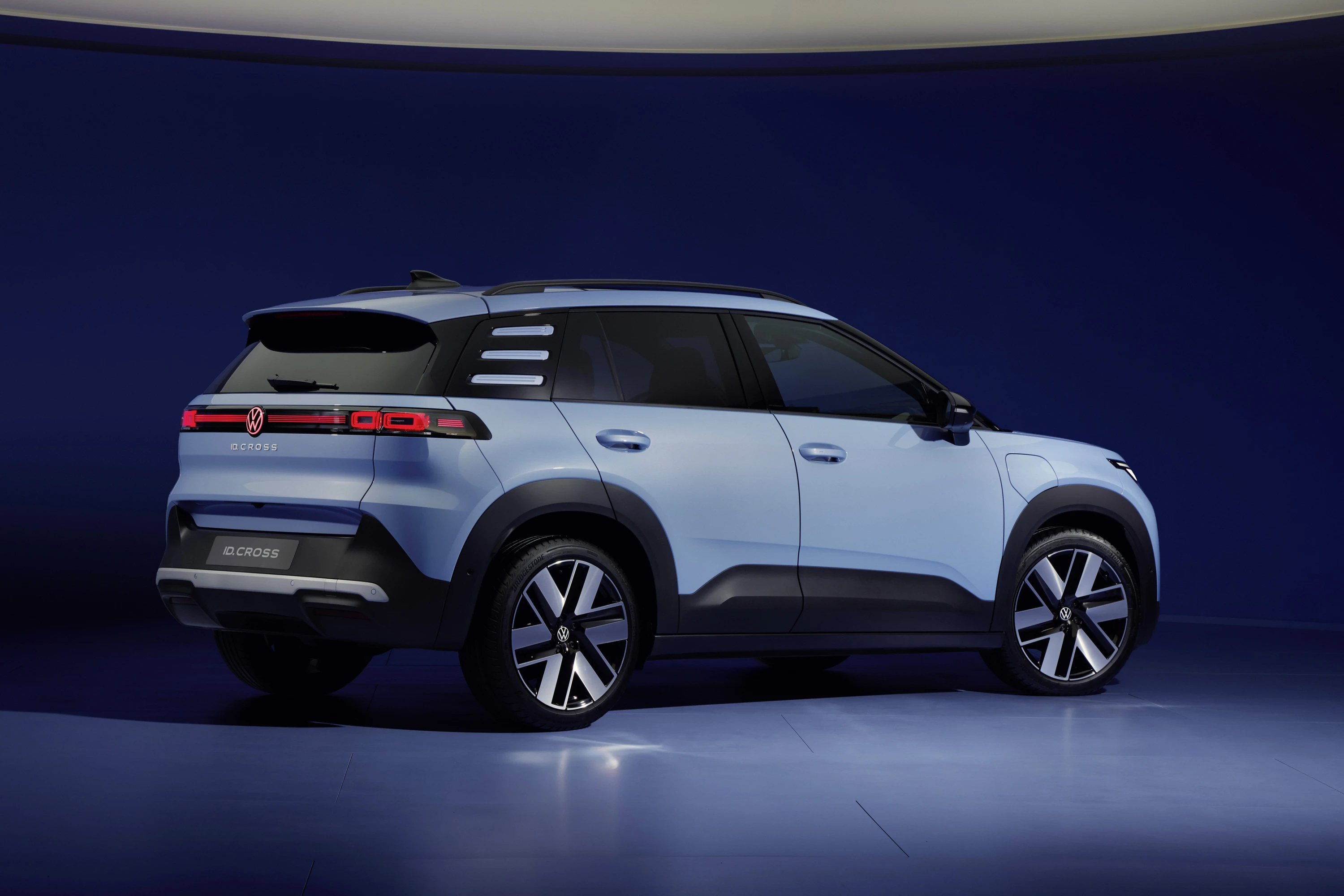Volkswagen ID. Cross 85 kW exterior view
