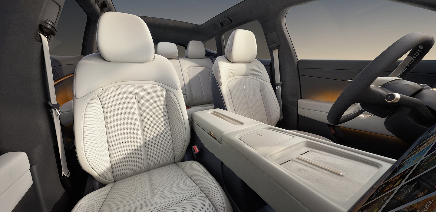 Volkswagen ID. UNYX 08 RWD Standard Range frontseats view