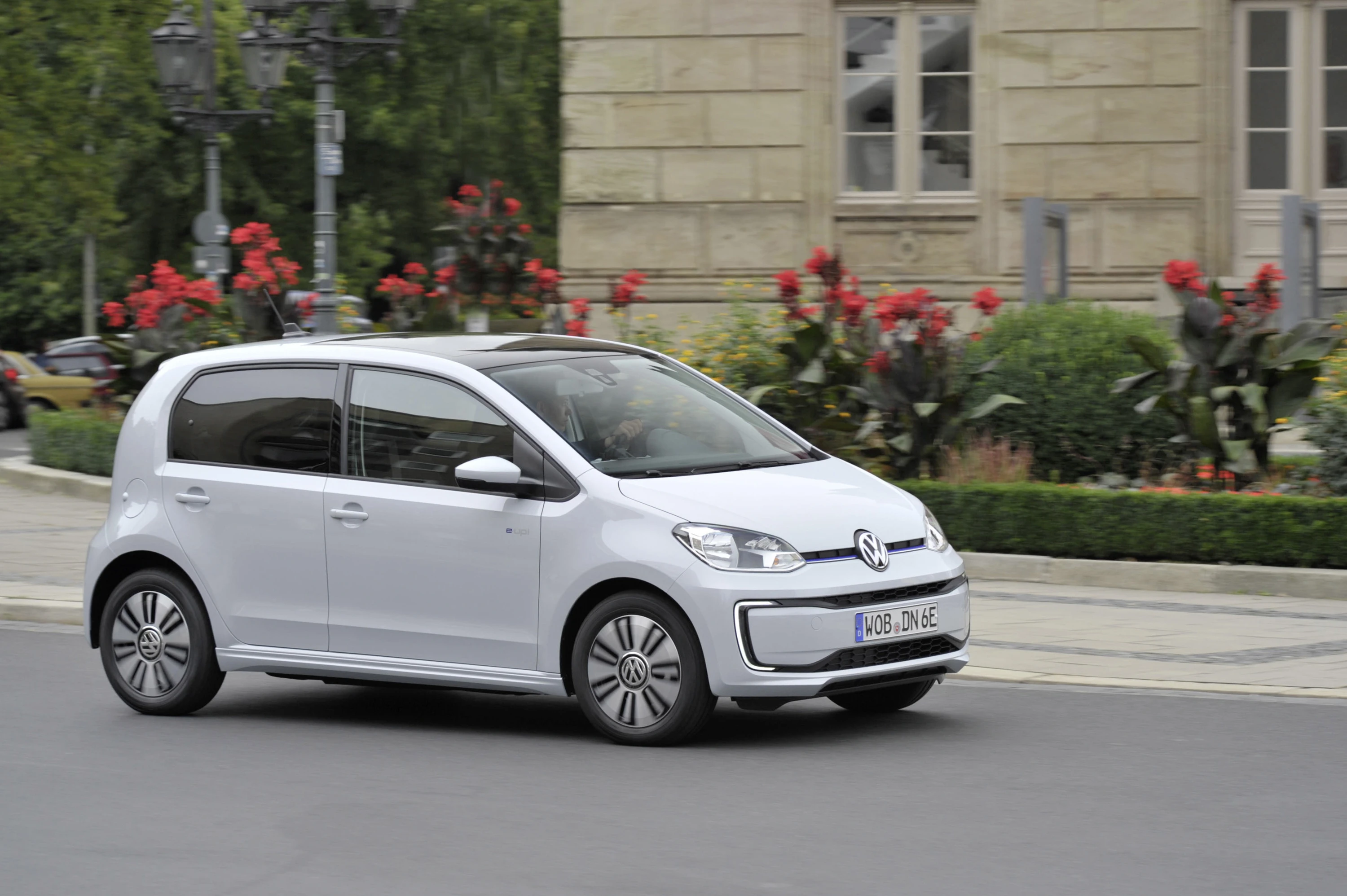 Volkswagen e-up! 18.7 kWh exterior view