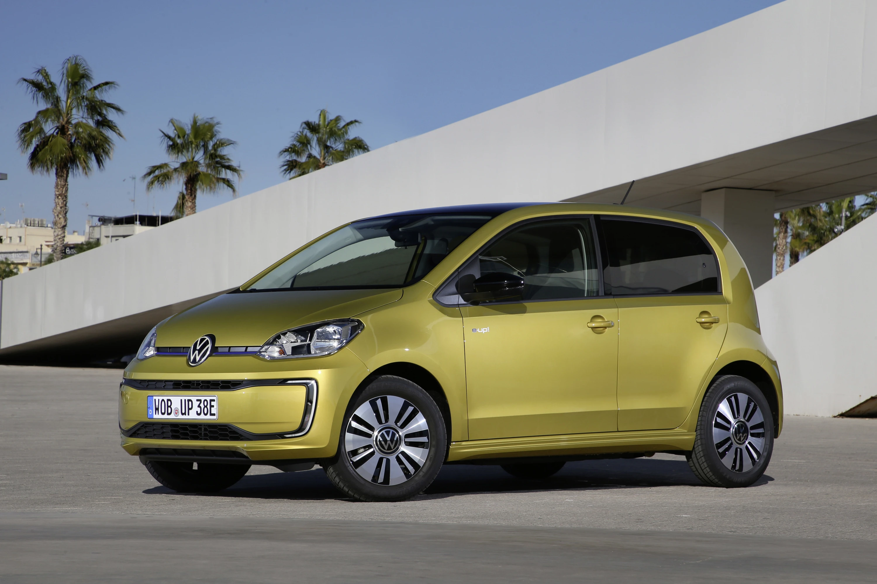 Volkswagen e-up! 32.3 kWh exterior view