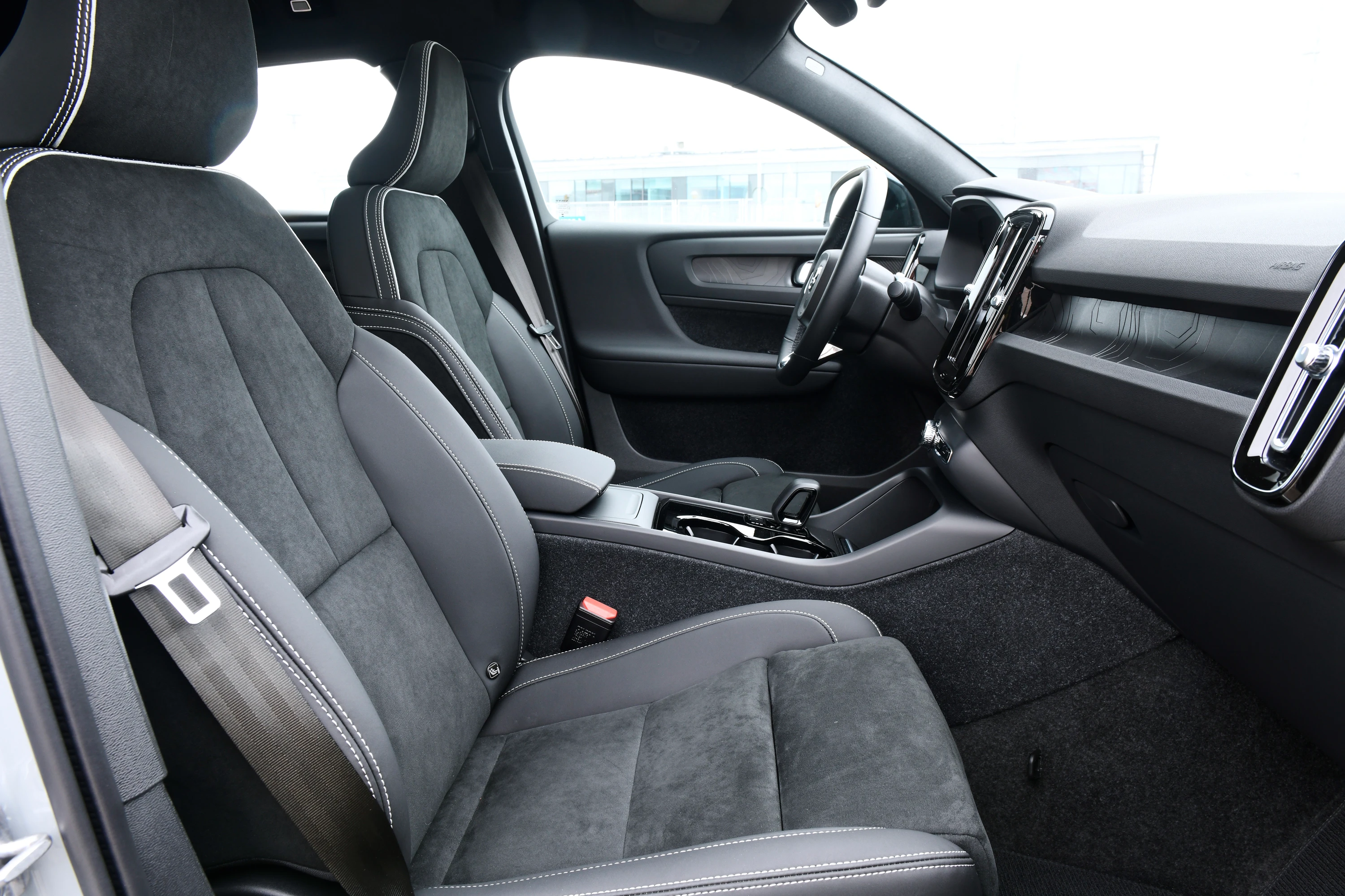 Volvo C40 Recharge Single Motor ER frontseats view