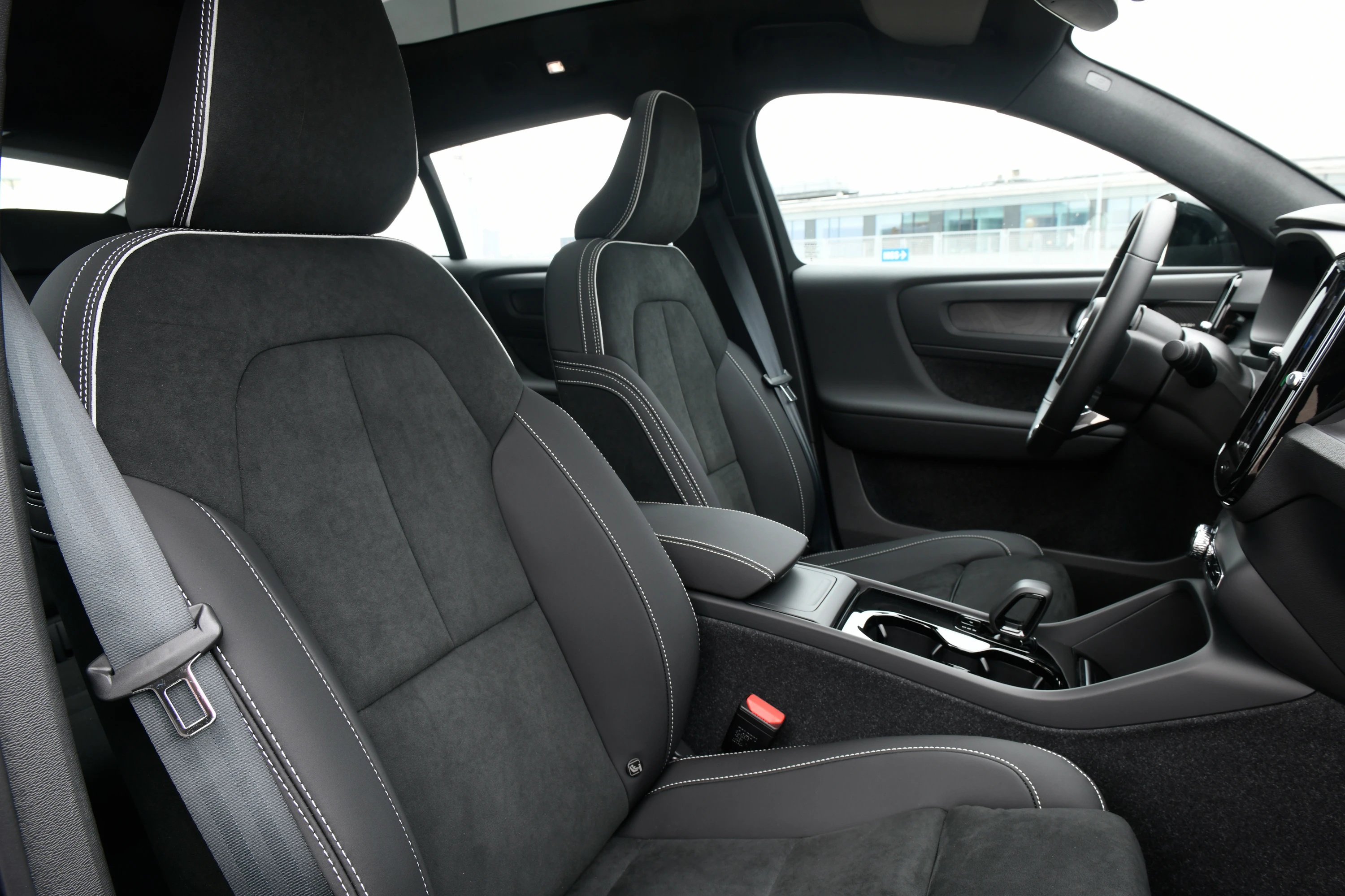 Volvo C40 Recharge Twin Motor frontseats view