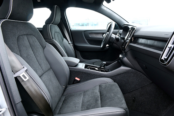 Volvo EC40 Single Motor frontseats view