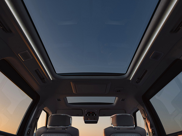 Volvo EM90 glassroof view