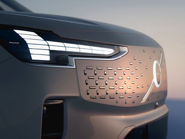Volvo EM90 headlights view