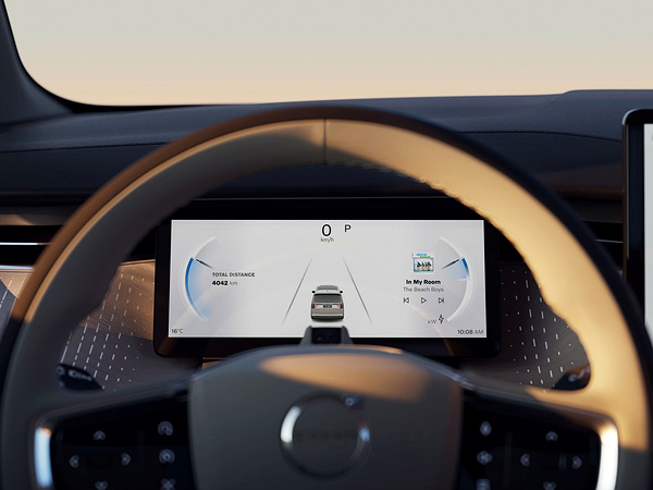 Volvo EM90 screens view