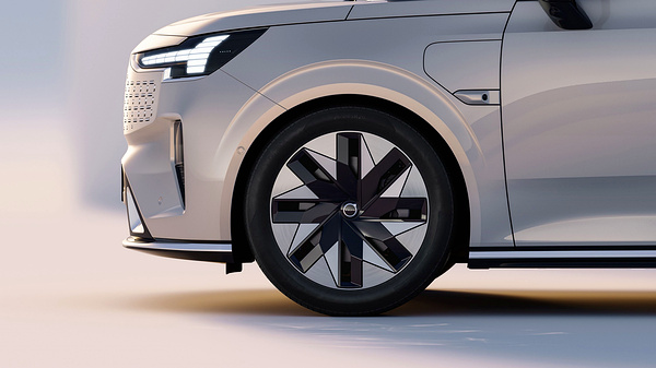 Volvo EM90 wheels view