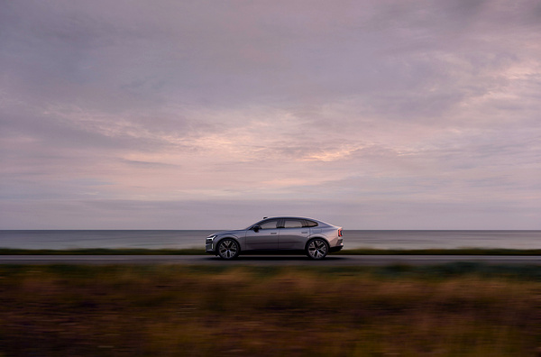 Volvo ES90 Twin Motor Performance exterior view