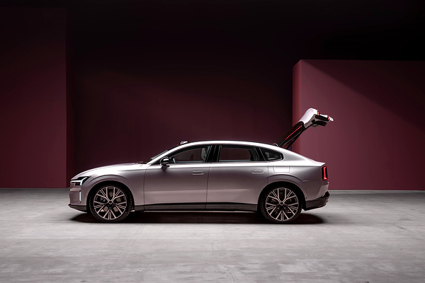 Volvo ES90 Twin Motor Performance exterior view