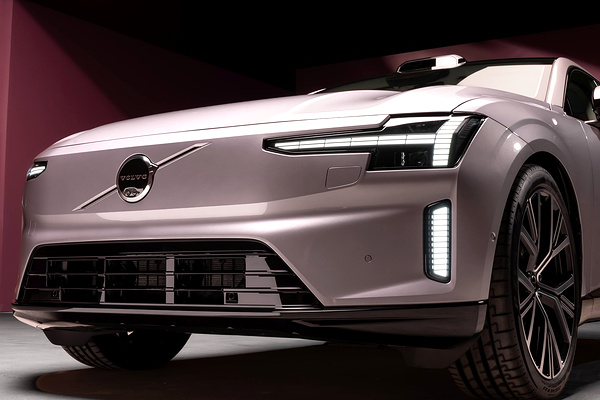 Volvo ES90 Twin Motor Performance headlights view