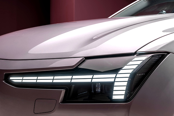 Volvo ES90 Twin Motor Performance headlights view