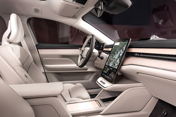 Volvo ES90 Twin Motor Performance interior view