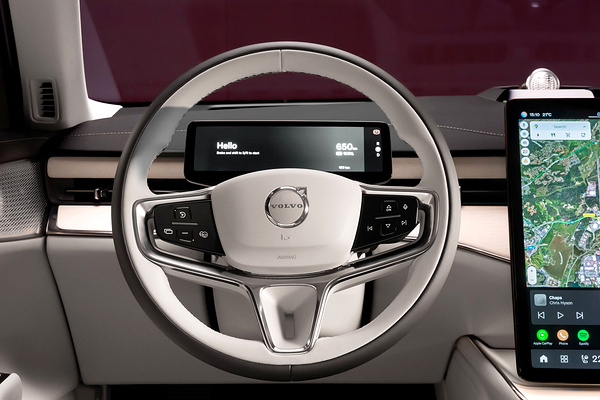 Volvo ES90 Twin Motor Performance screens view