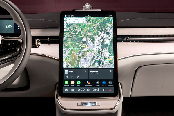 Volvo ES90 Twin Motor Performance screens view
