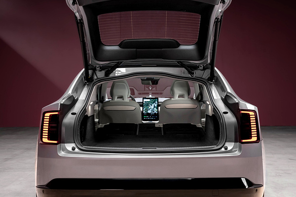 Volvo ES90 Twin Motor Performance trunk view