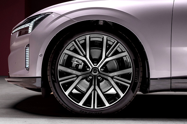 Volvo ES90 Twin Motor Performance wheels view