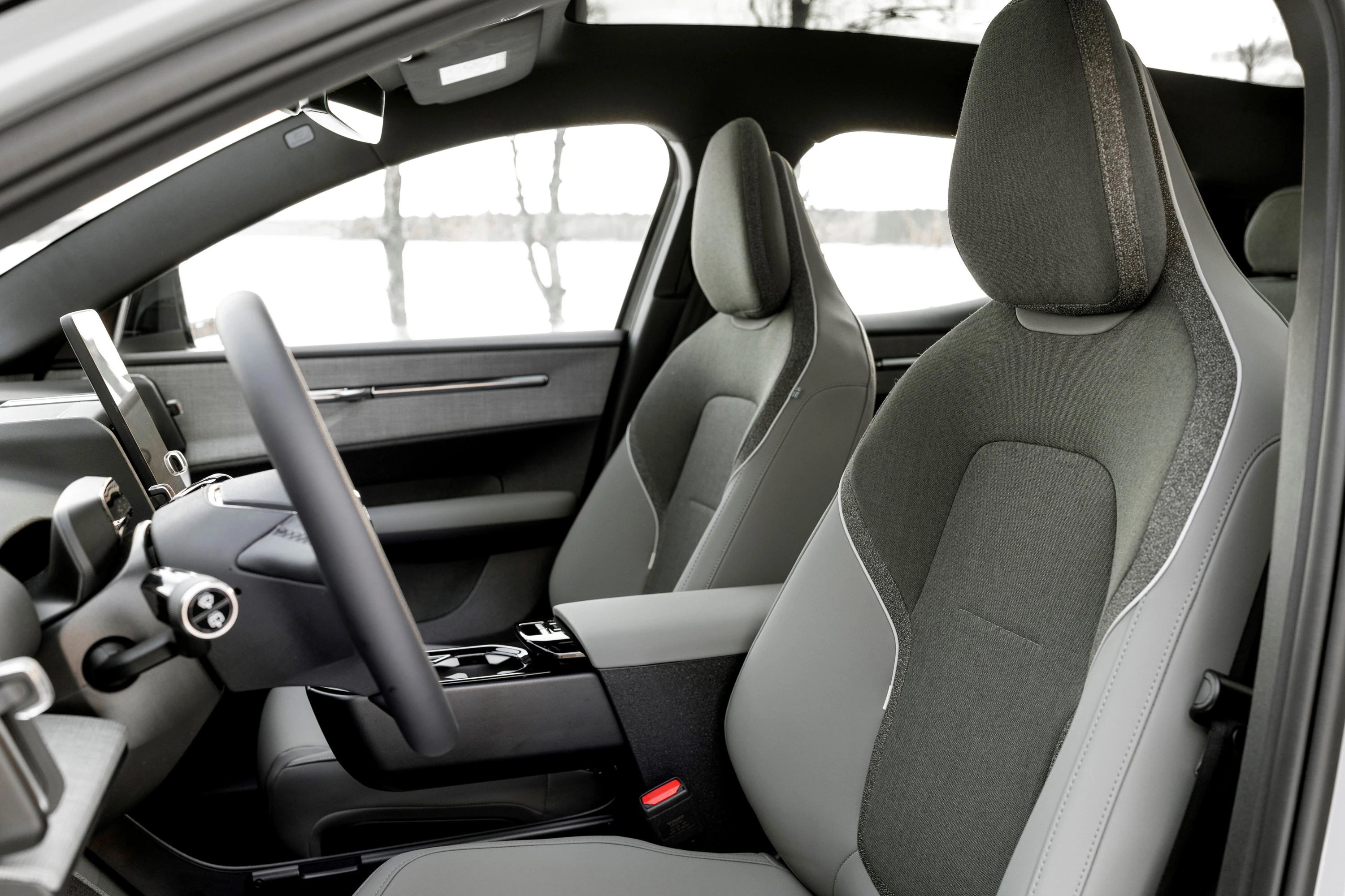 Volvo EX30 Cross Country frontseats view