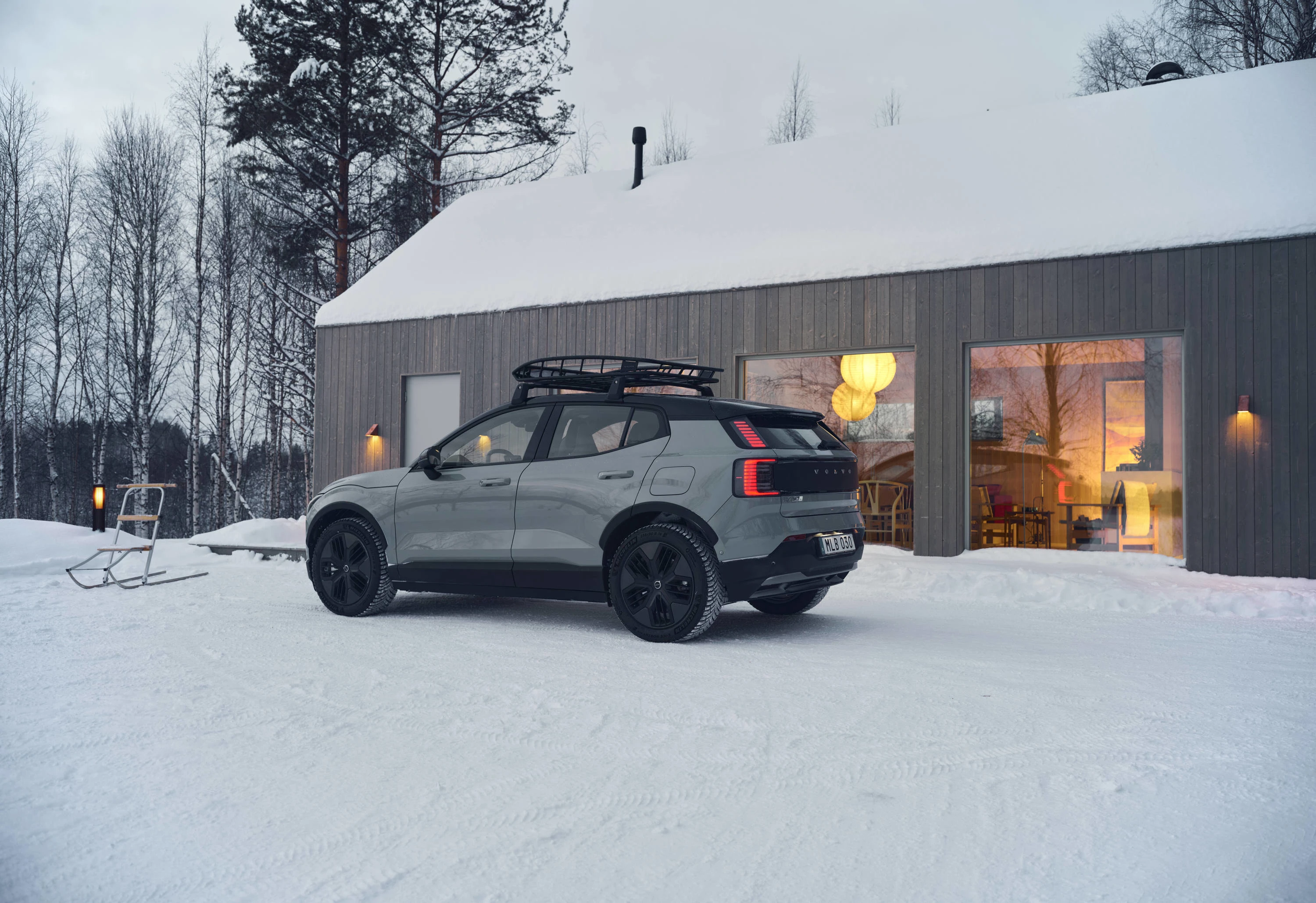 Volvo EX30 Cross Country exterior view