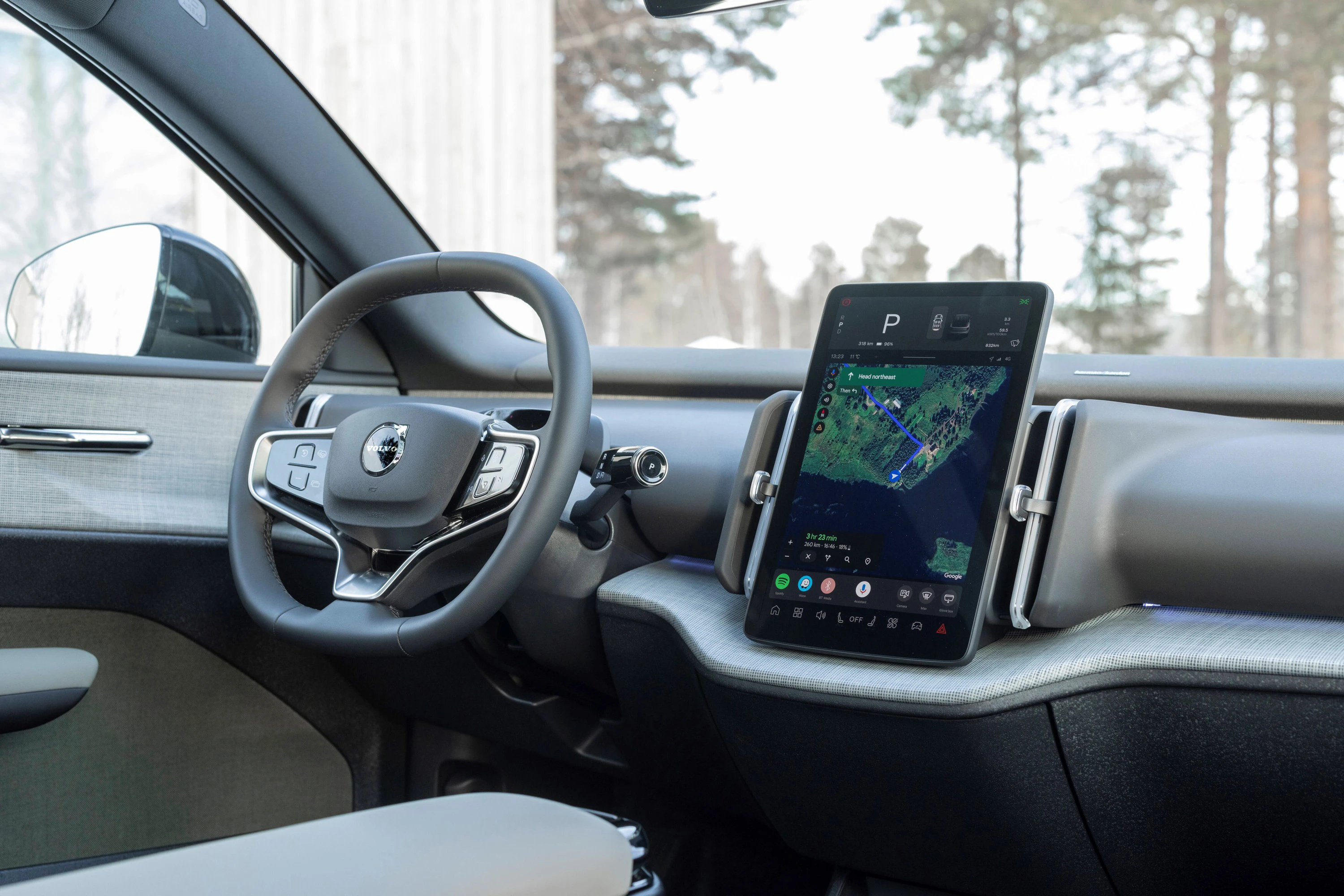 Volvo EX30 Cross Country screens view