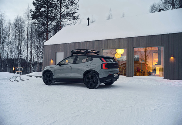 Volvo EX30 Cross Country exterior view