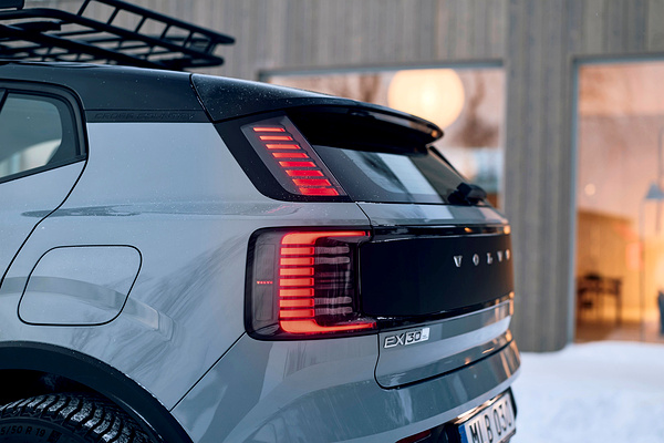 Volvo EX30 Cross Country taillights view