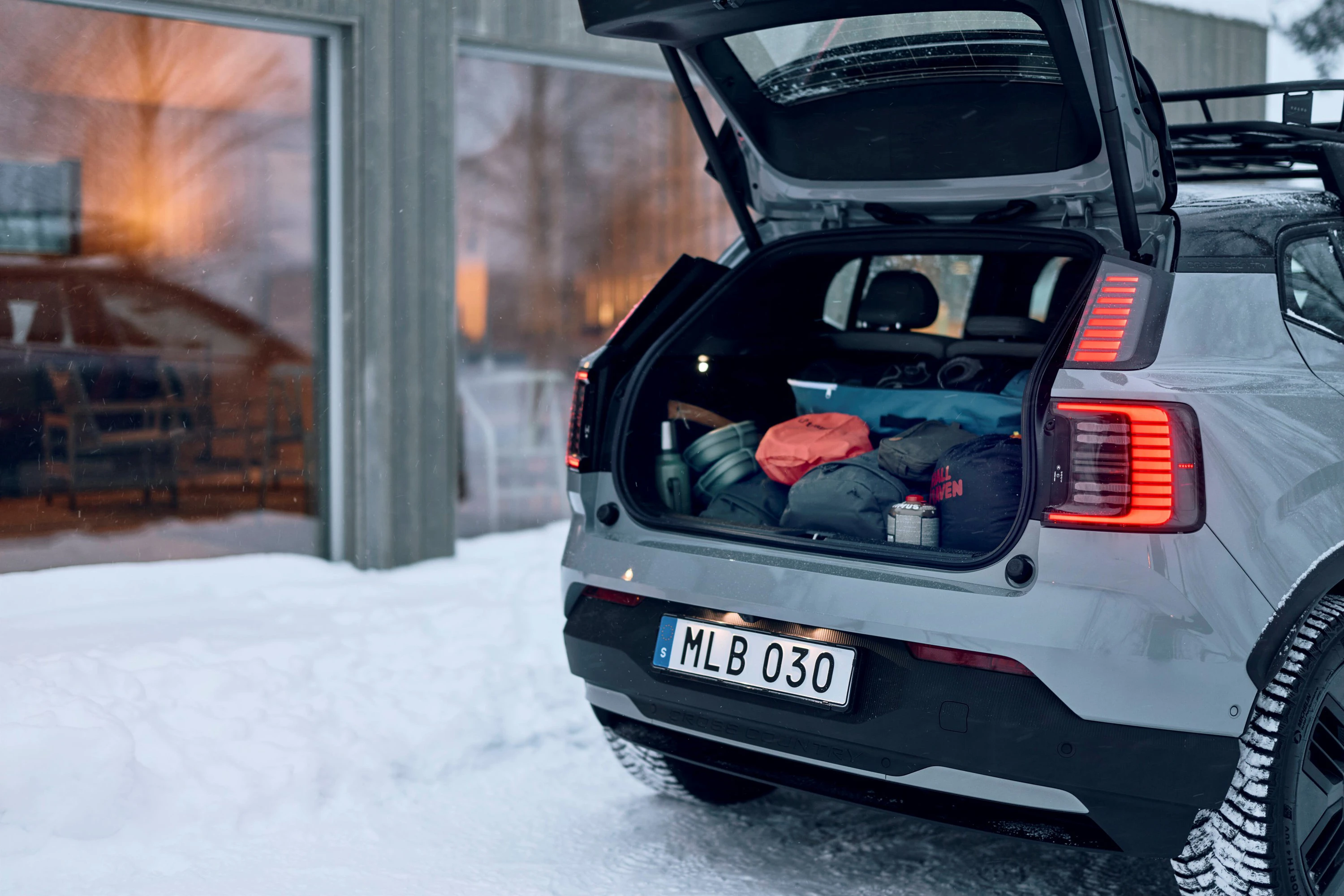 Volvo EX30 Cross Country P8 AWD trunk view