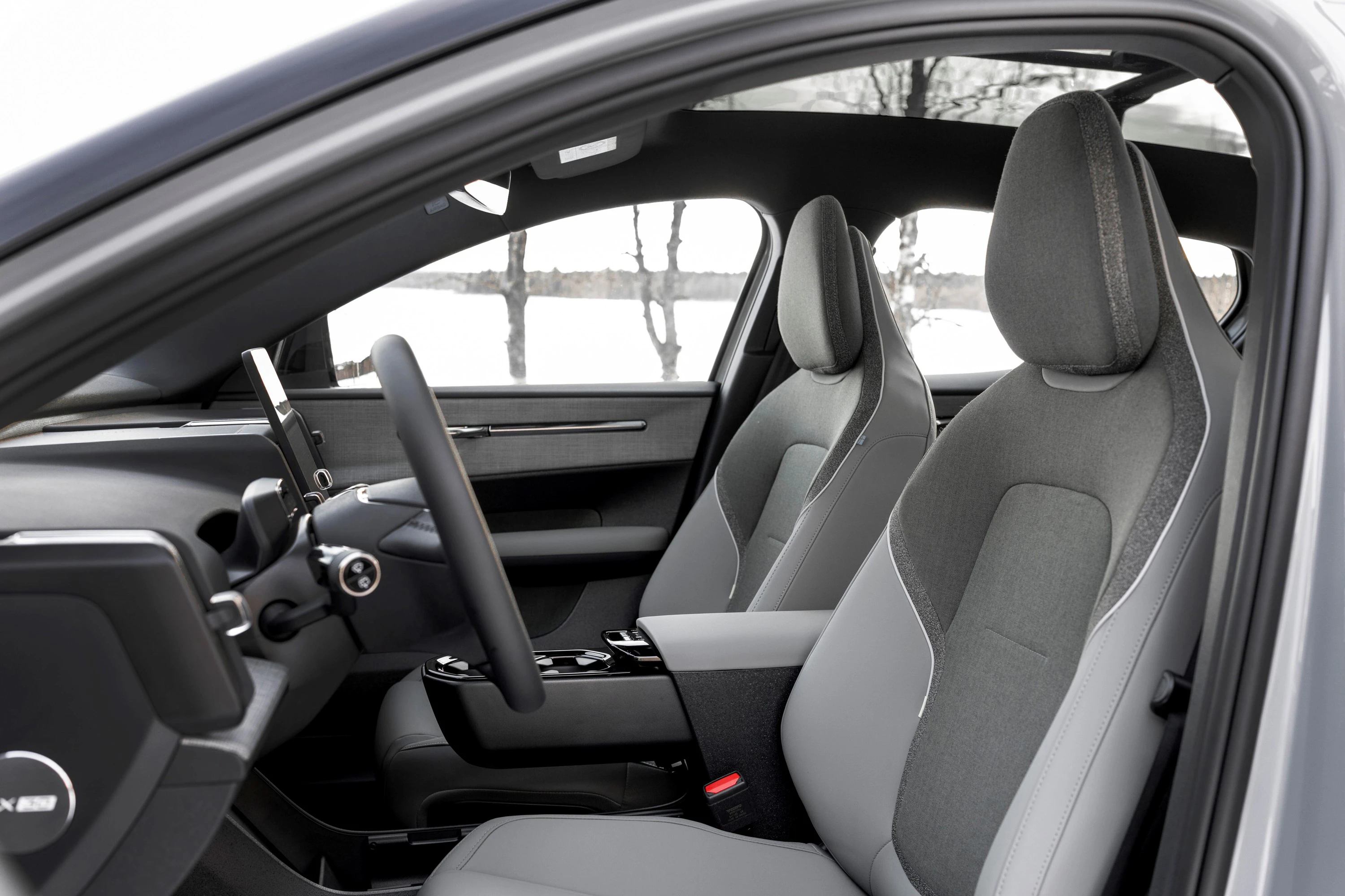 Volvo EX30 Cross Country P8 AWD frontseats view