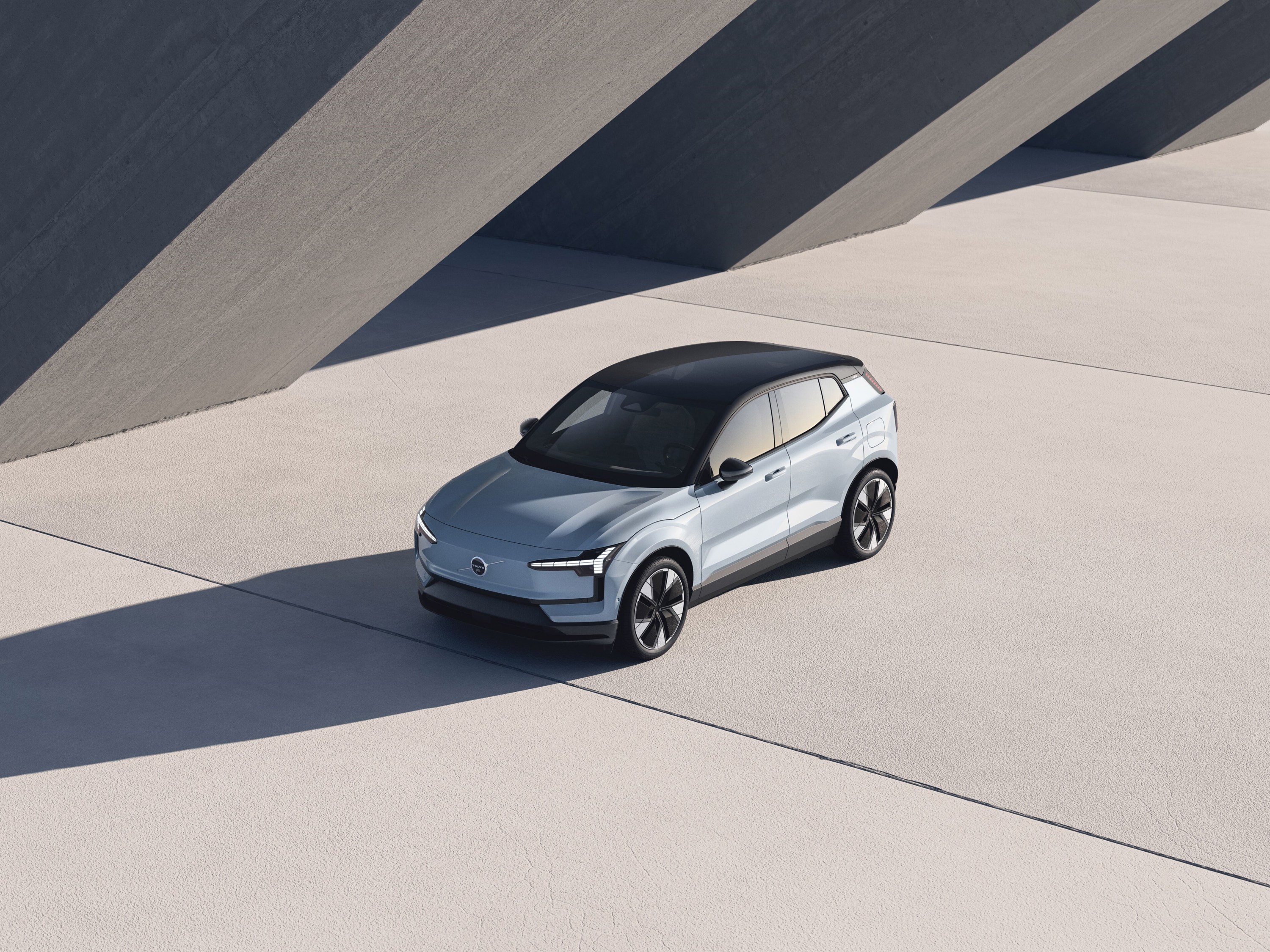 Volvo EX30 Single Motor Extended Range electric vehicle exterior