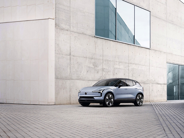 Volvo EX30 Twin Motor Performance exterior view
