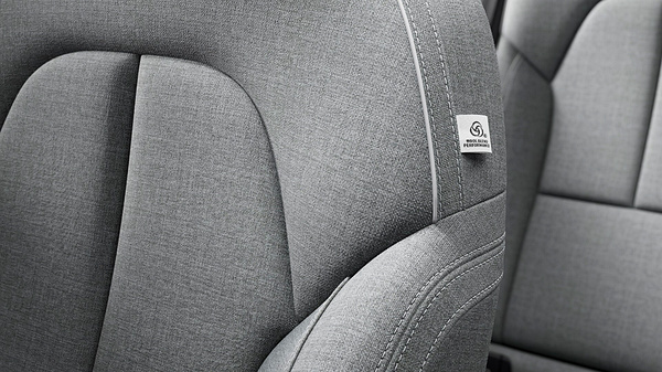 Volvo EX40 Twin Motor frontseats view