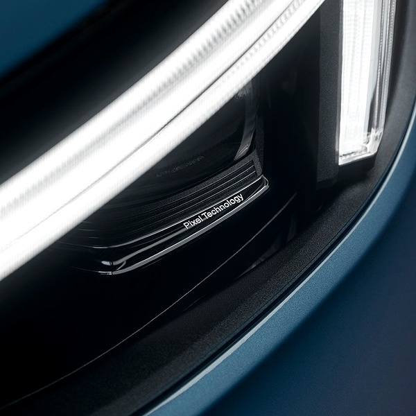 Volvo EX40 Twin Motor headlights view