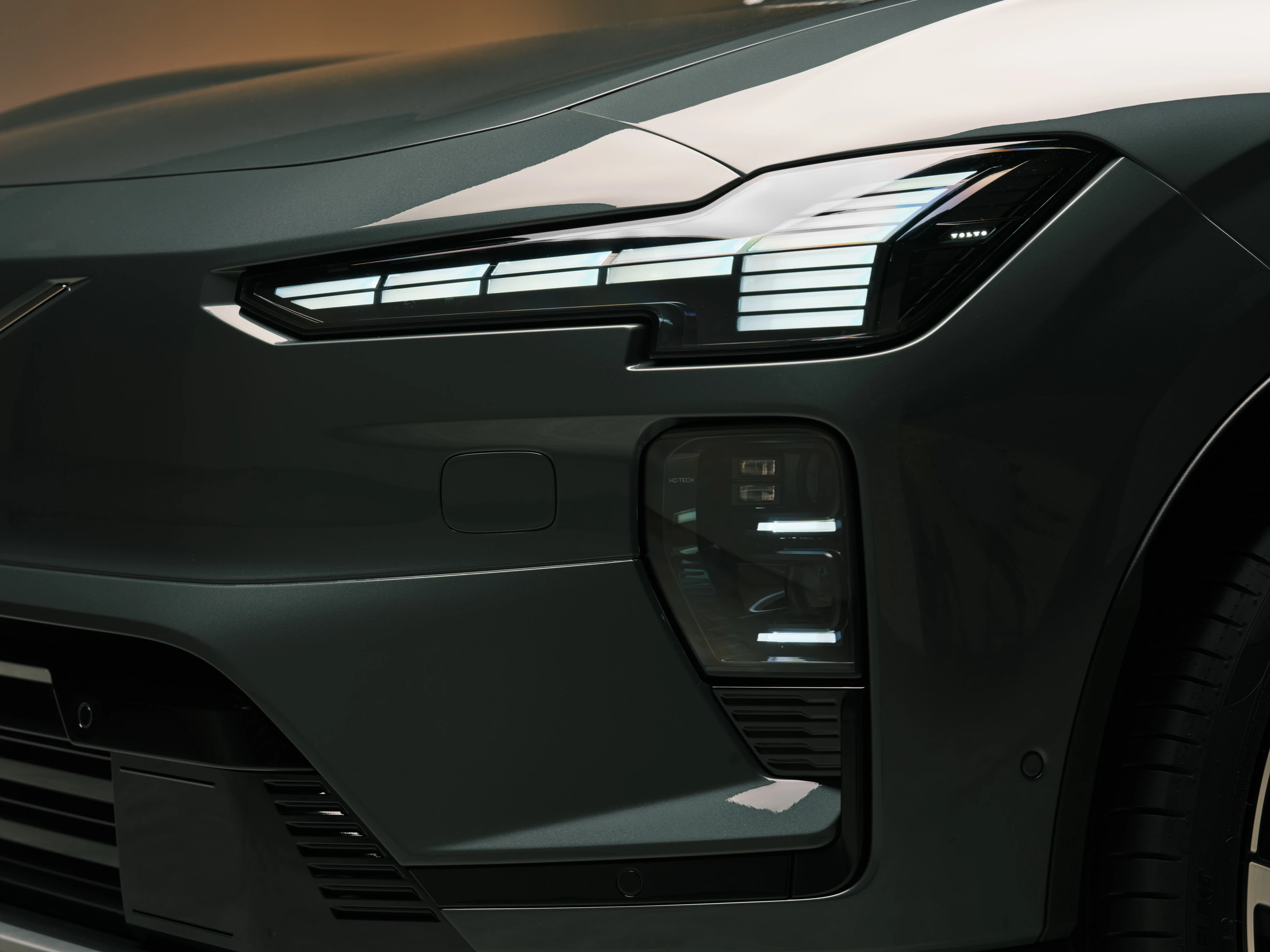Volvo EX60 P12 AWD Electric headlights view