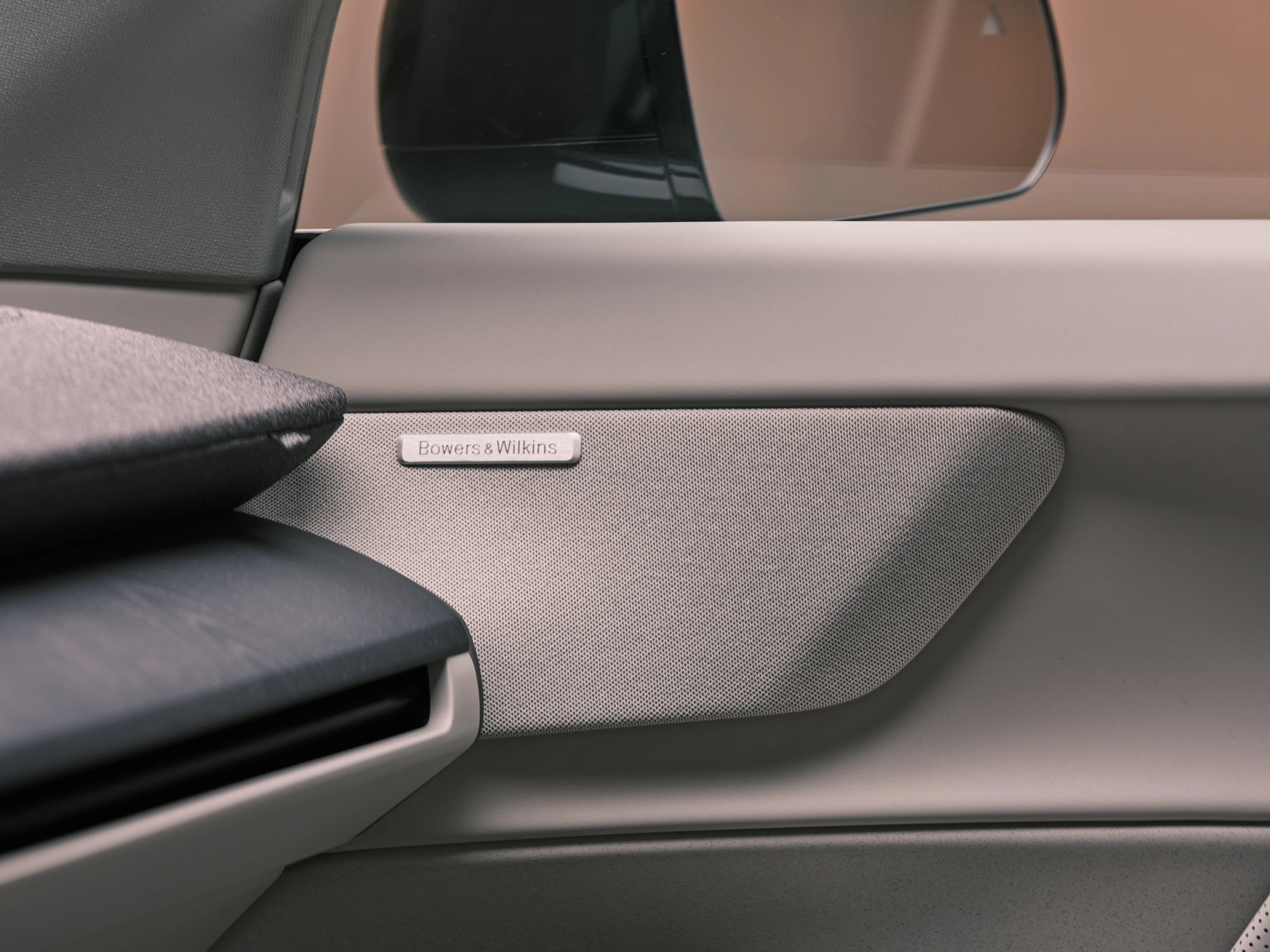 Volvo EX60 P12 AWD Electric speakers view