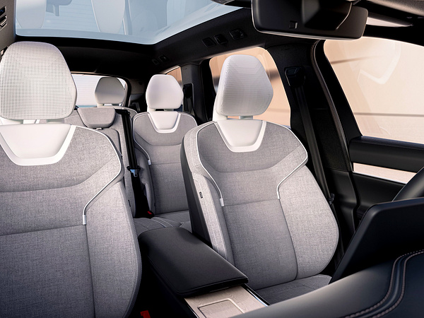 Volvo EX90 Twin Motor frontseats view