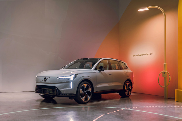 Volvo EX90 Twin Motor electric suv