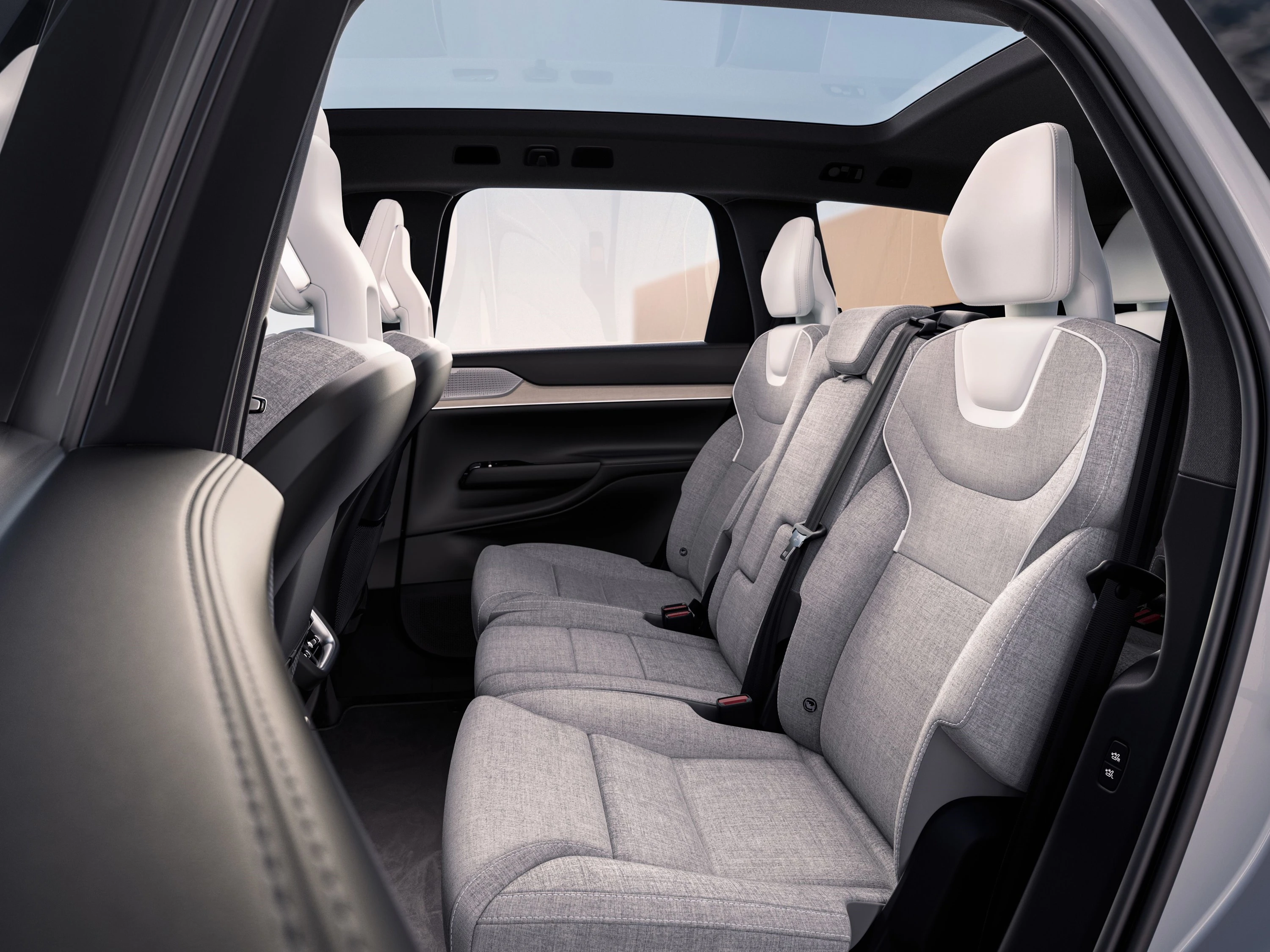 Volvo EX90 Twin Motor Performance secondrowseats view