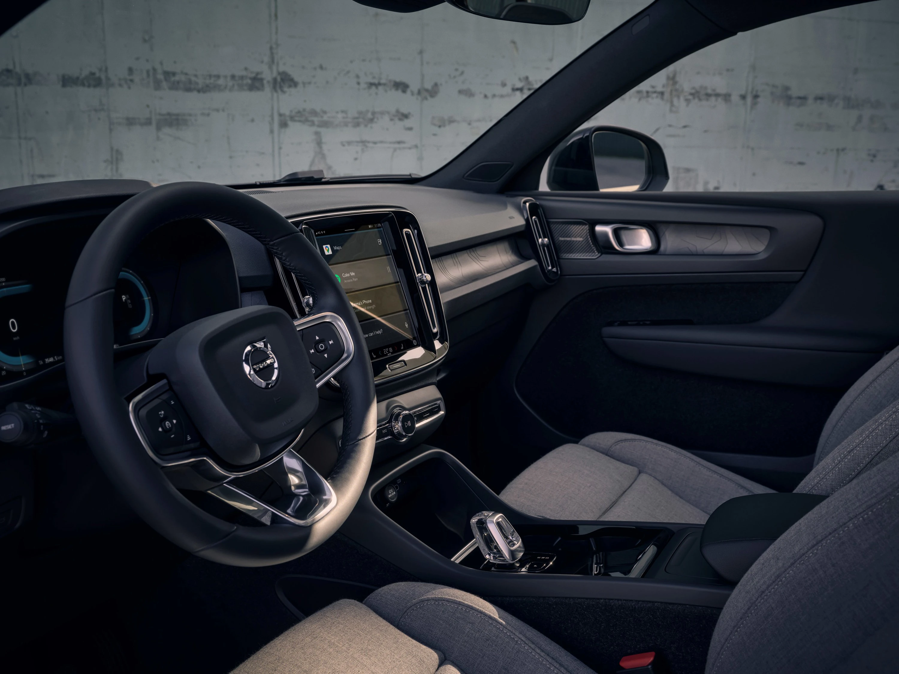 Volvo XC40 Recharge Single Motor ER screens view