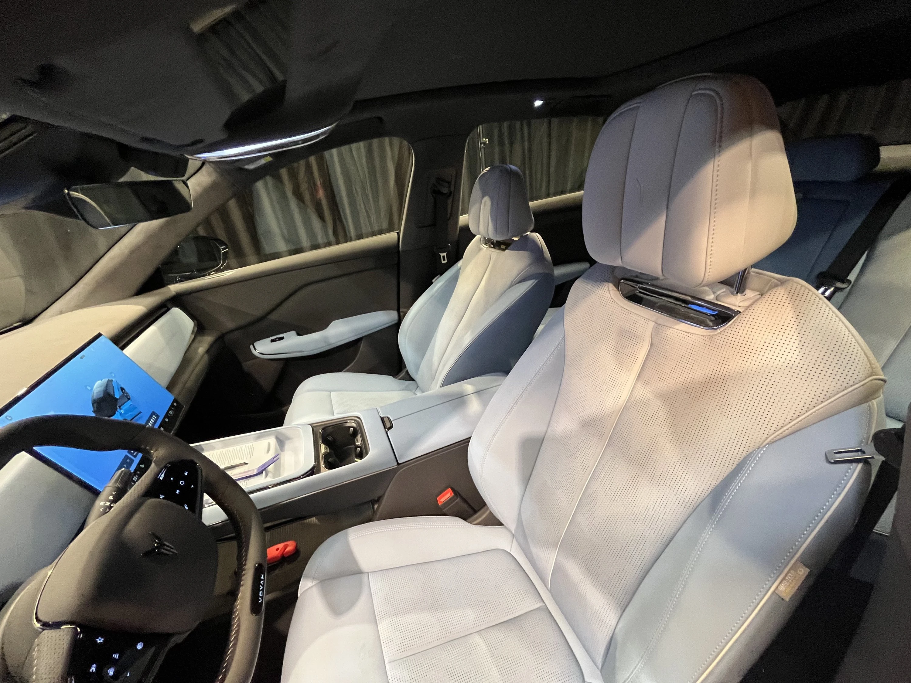 VOYAH Courage AWD frontseats view