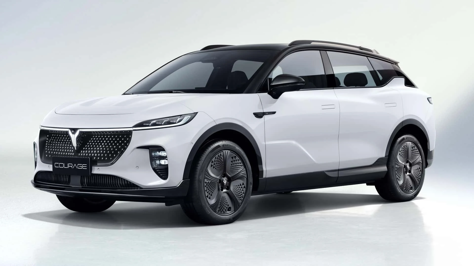 VOYAH Courage AWD exterior view