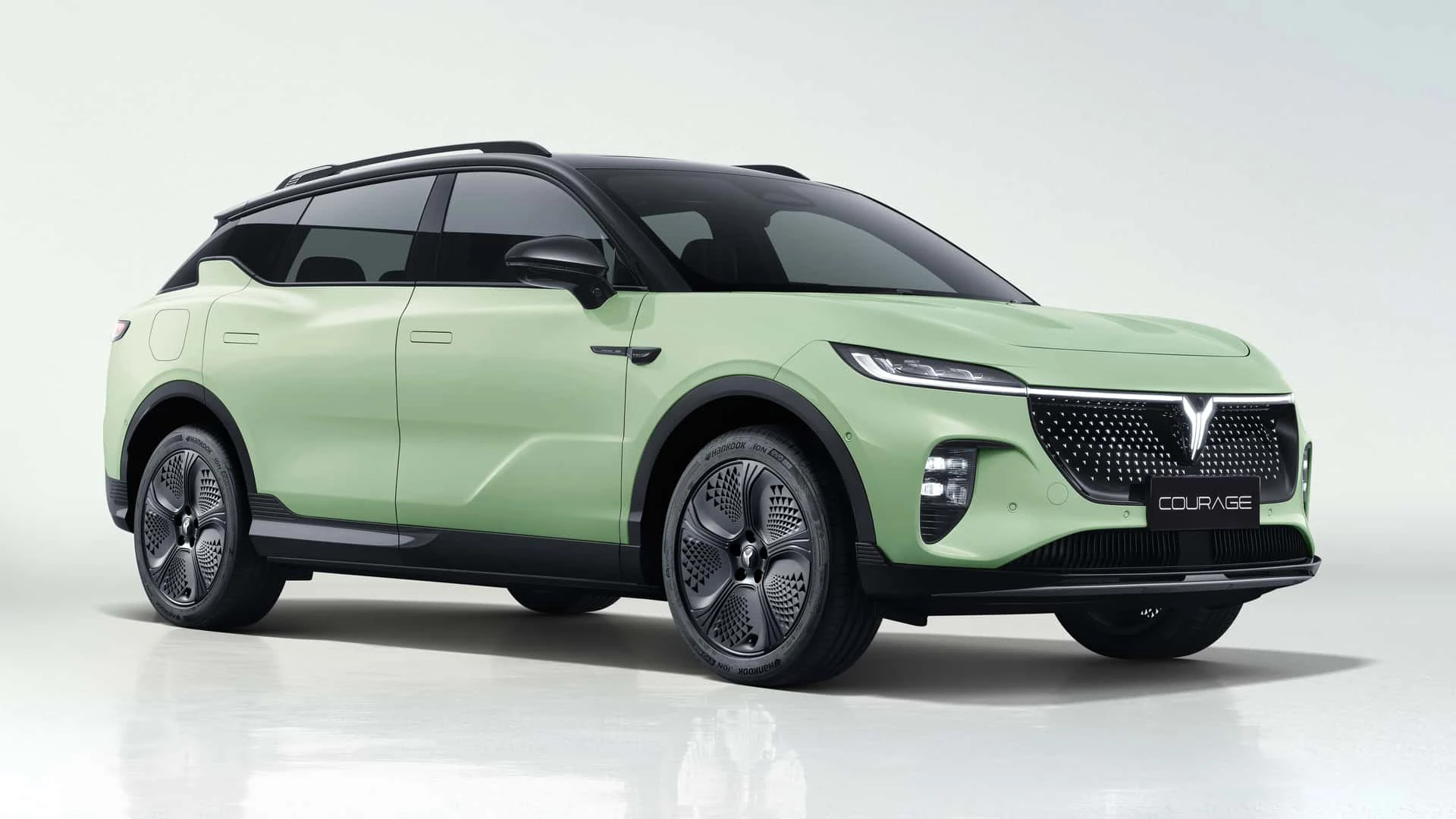 VOYAH Courage AWD exterior view