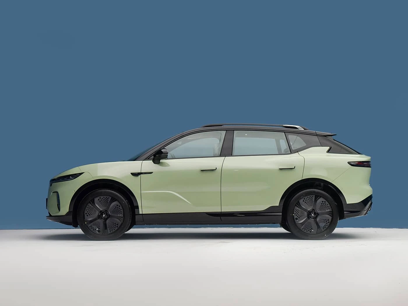 VOYAH Courage AWD exterior view