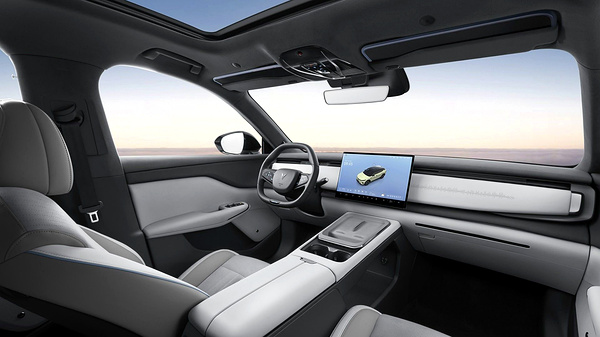 VOYAH Courage AWD screens view