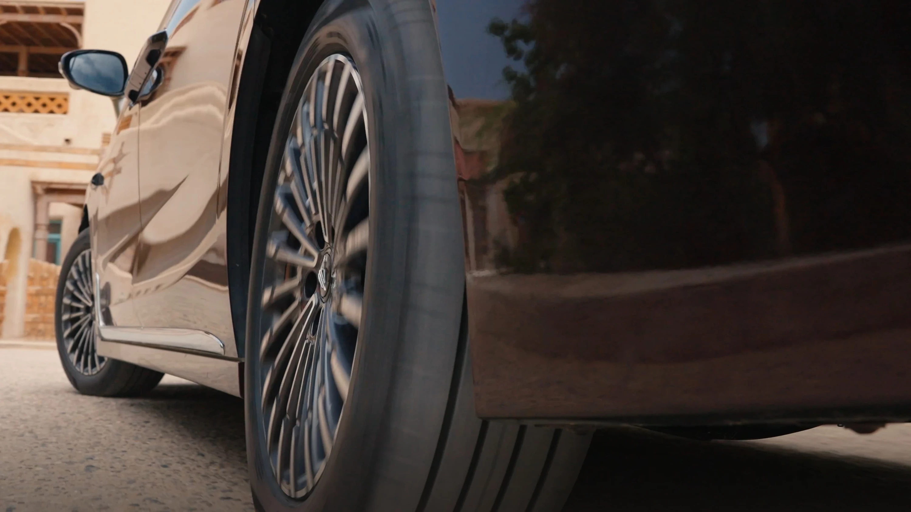 Voyah Dream Ultra Long Range AWD wheels view