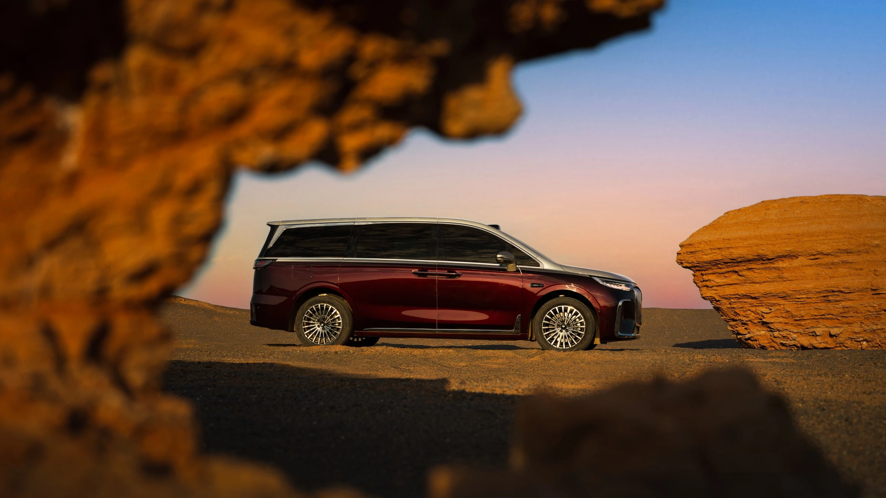Voyah Dream Ultra Long Range AWD exterior view