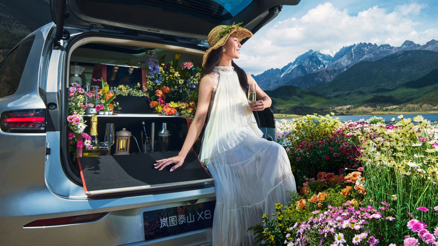 VOYAH Taishan X8 120 kWh trunk view